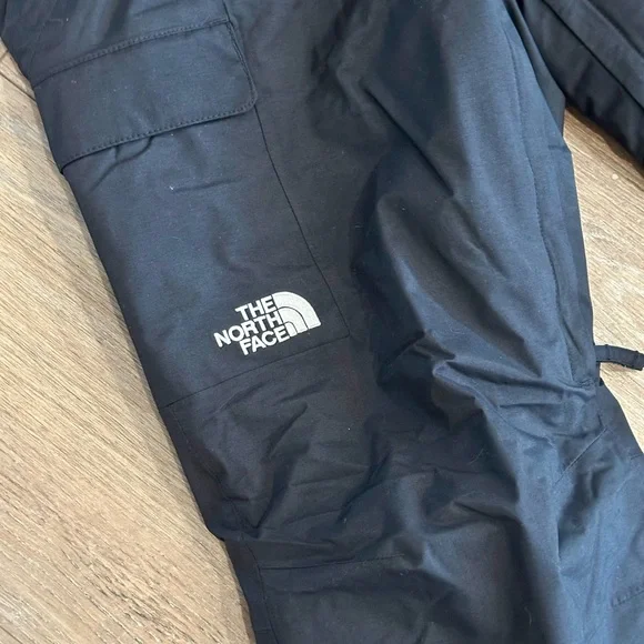 NWT The North Face Women’s Freedom Insulated Snow Ski Pants, Size Medium Short!